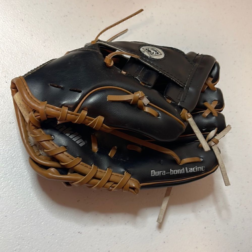 Franklin child’s T- Ball glove mitt. Dura bonding lacing. 22705-8 1/2